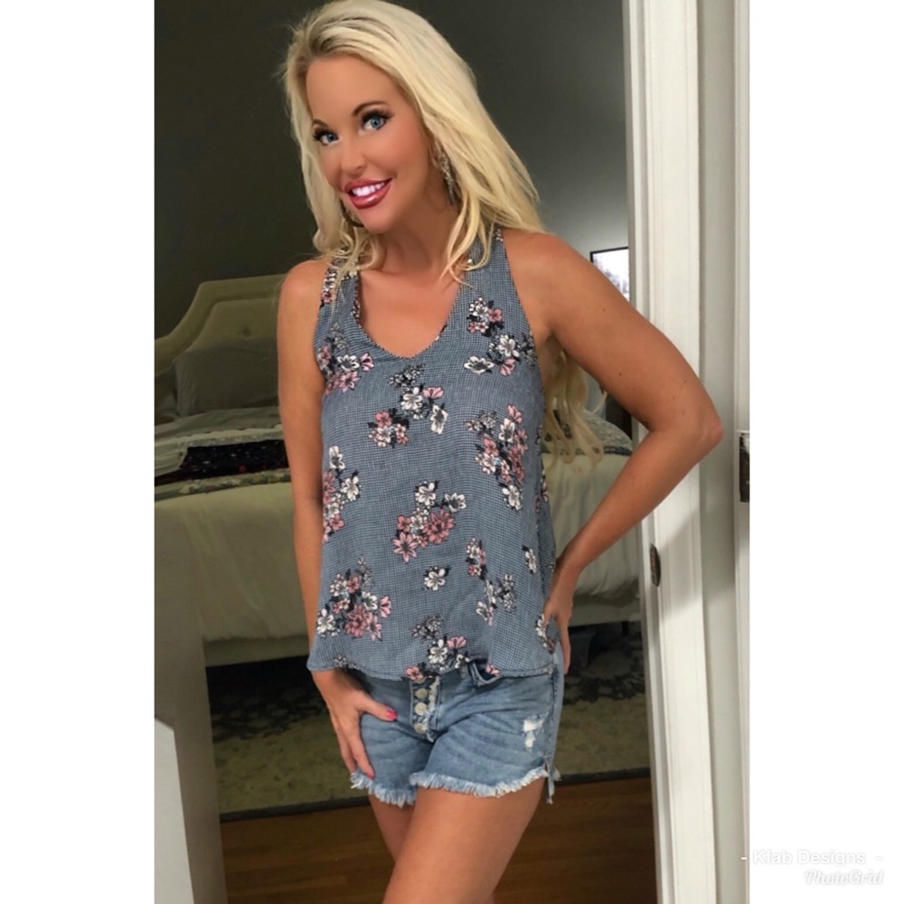 š„°LAST 1! Contrast Print V Neck Back Detail Top! - Picture 3 of 3